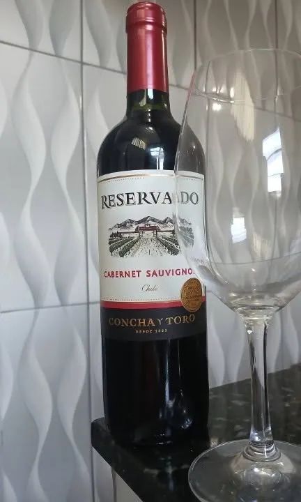 Vinho Tinto Com Uma Taça - Foto 3