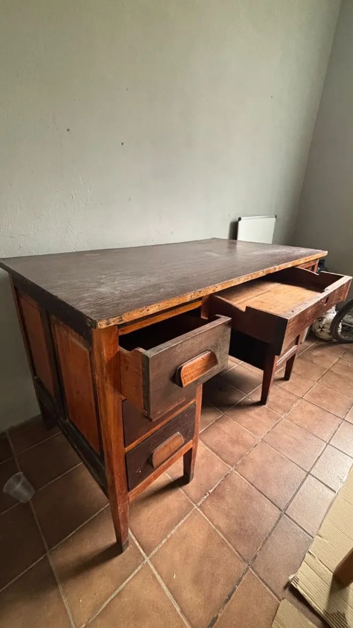 mesa de madeira maciça