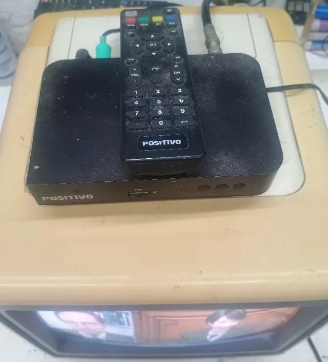 Vendo Tv Semp 10 Polegadas + um conversor digital Positivo - Foto 2