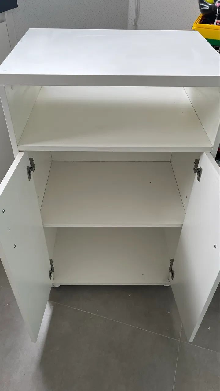 Armário cozinha branco compacto 