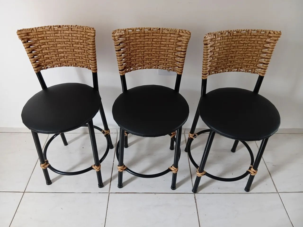 3 banquetas baixas com encosto (Novas) - Foto 2