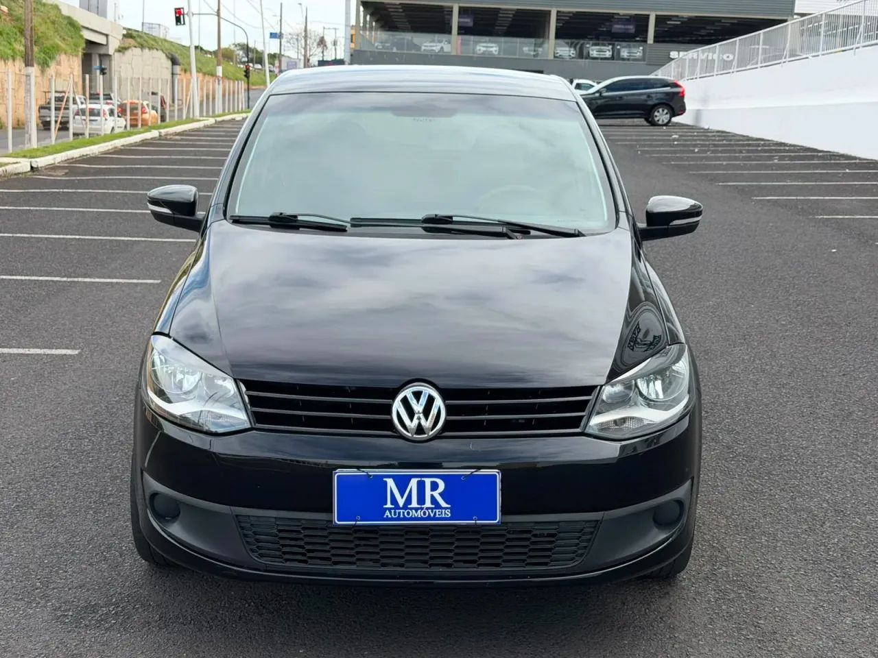 Volkswagen Fox 1.6 MI Total Flex 8V 5P 2011 - Foto 2
