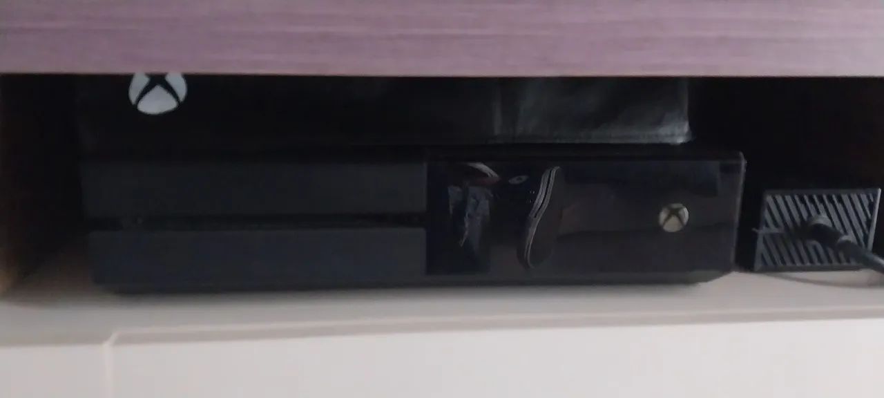 Xbox one 1 Tb + 3 controles