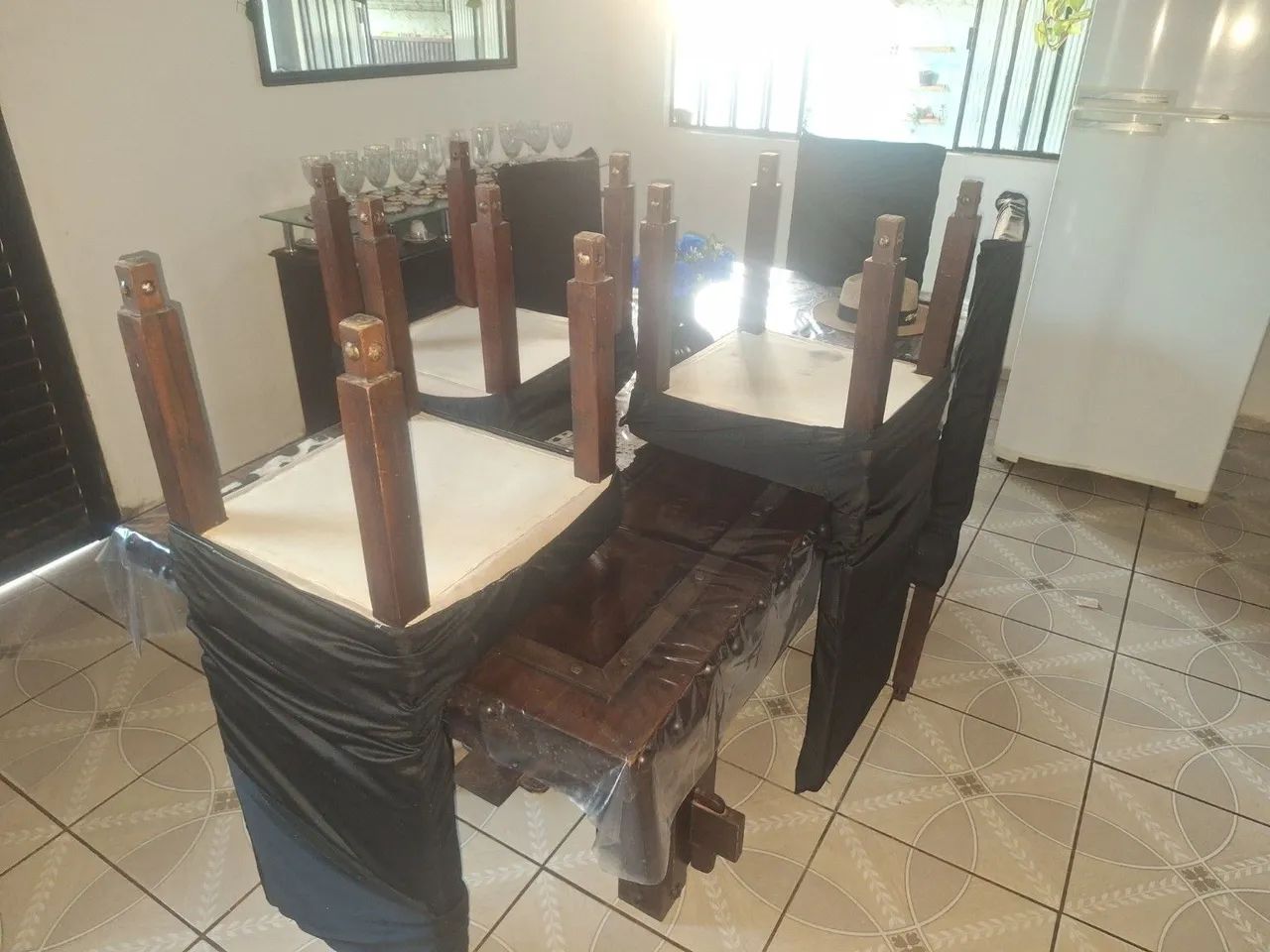 Título: Mesa de Peroba Maciça 4m x 1,30m + 6 Cadeiras