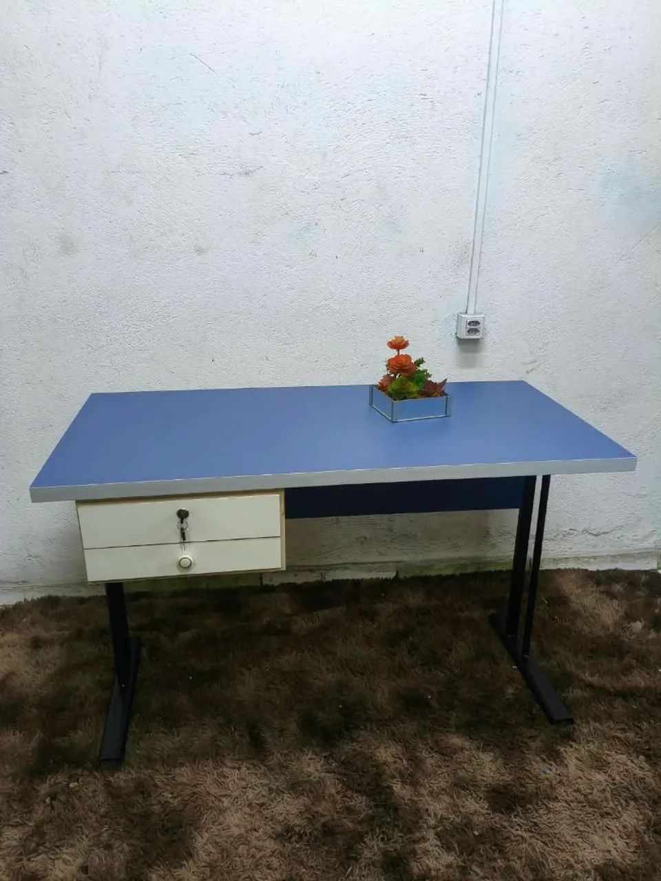 Mesa Usada Azul - Com Gaveta 