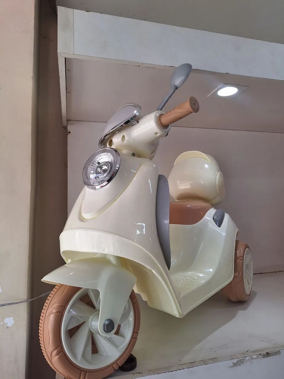 Motinha Elétrica scooter bege