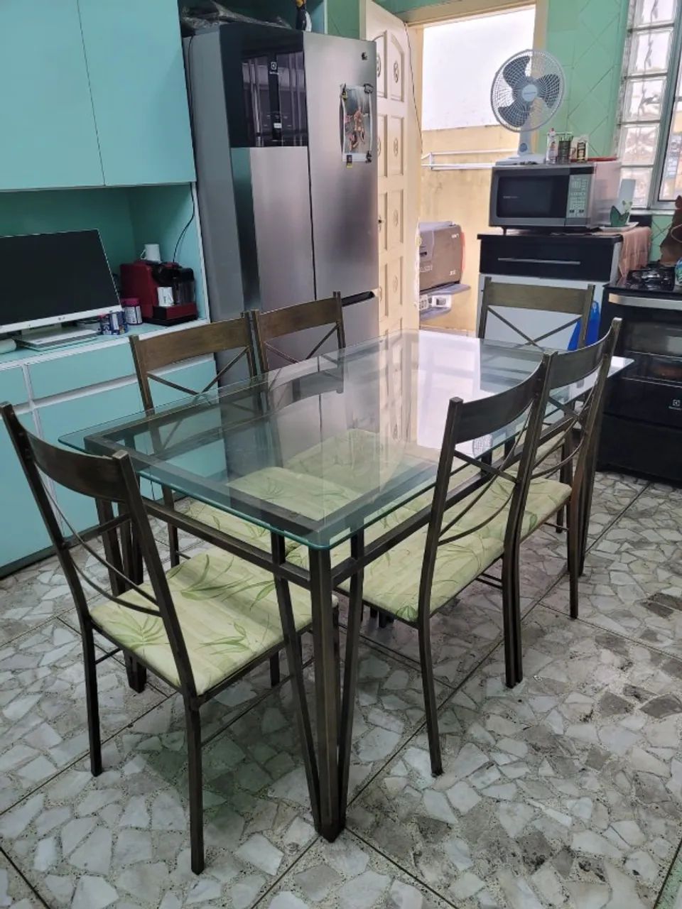 mesa de jantar de ferro e vidro com 6 cadeiras