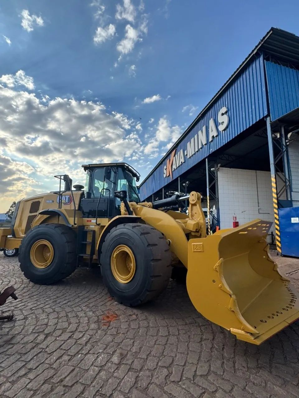 Pá Carregadeira Caterpillar 966L