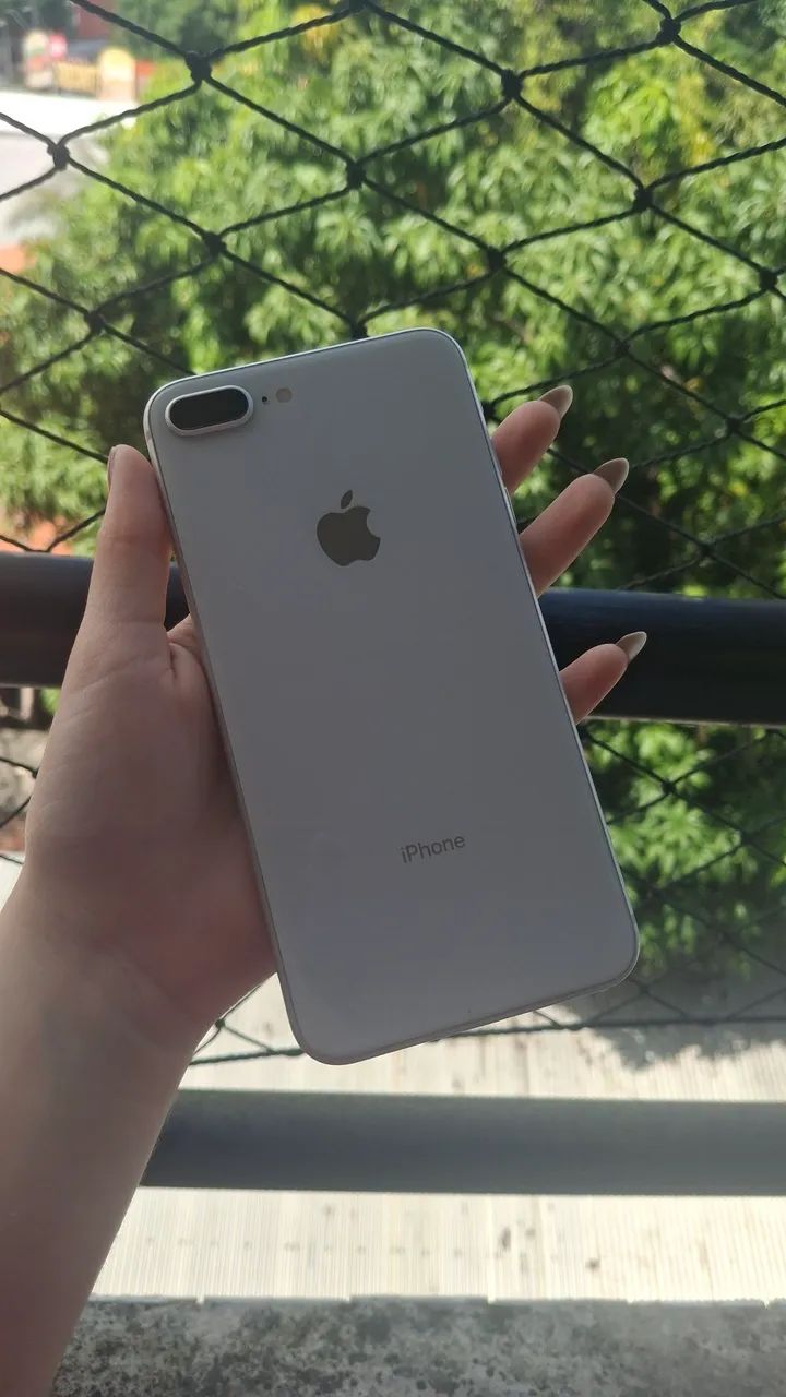 iPhone 8 Plus