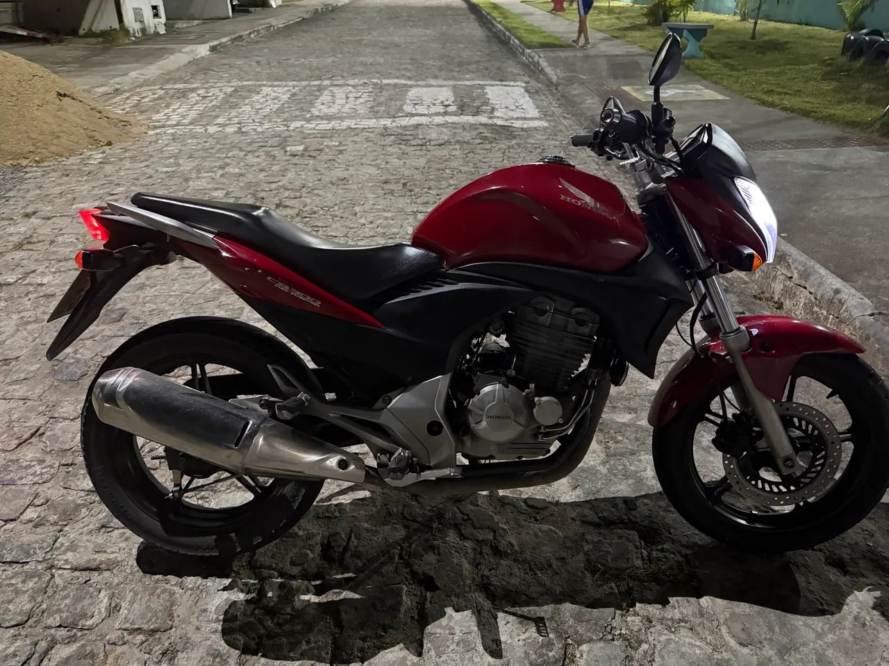 CB300 2011 OPORTUNIDADE 