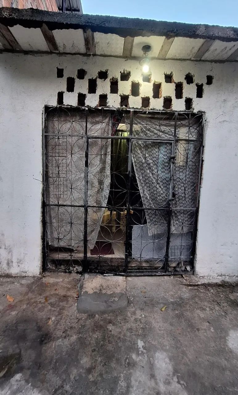 Casa a venda na principal 