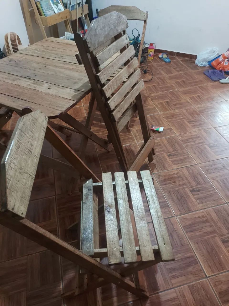 Jogo de mesa com 4 cadeiras de pallet - Foto 2