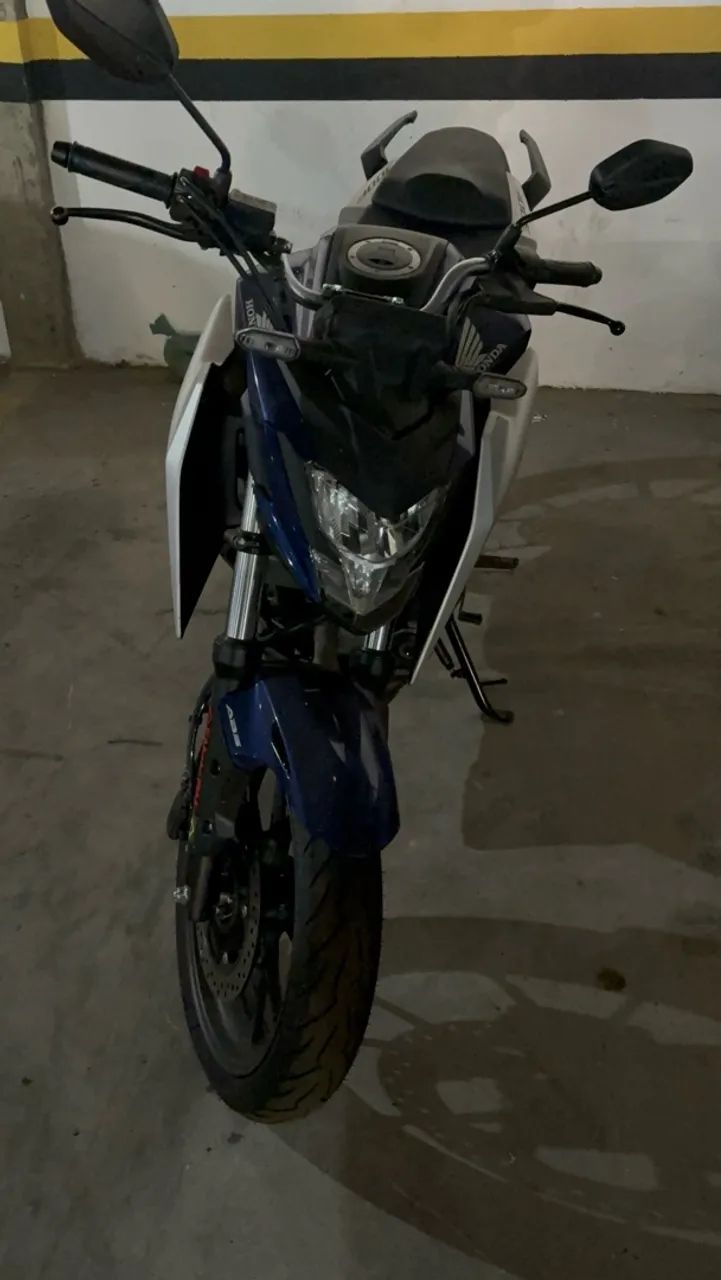 Vendo CB300 ABS praticamente zero 