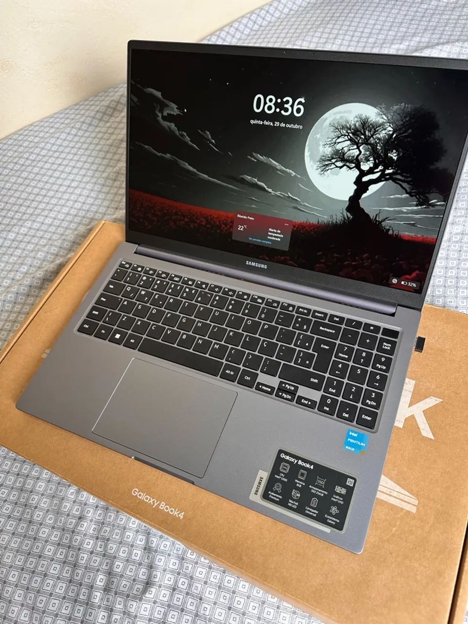 Samsung Book4