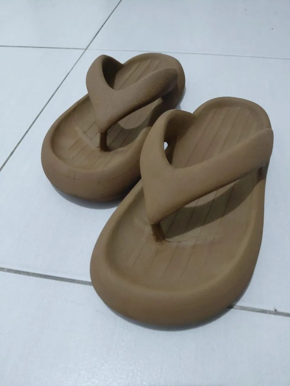 Chinela Nuvem Marrom - Foto 2