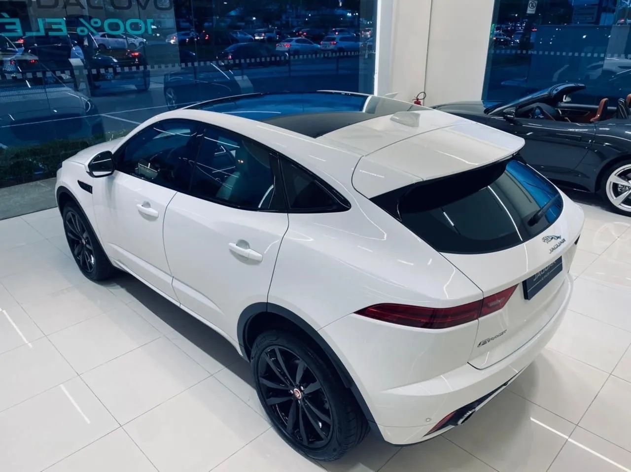 Jaguar E-Pace R-dynamic S 2.0 AWD 249cv Aut. 2019 - Foto 2