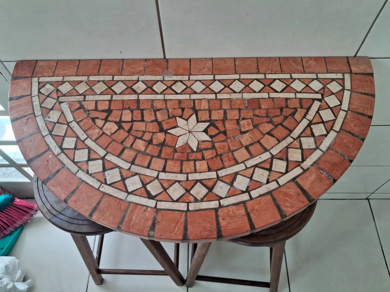 Mesa Mosaico meia Lua com Banquetas - Foto 2