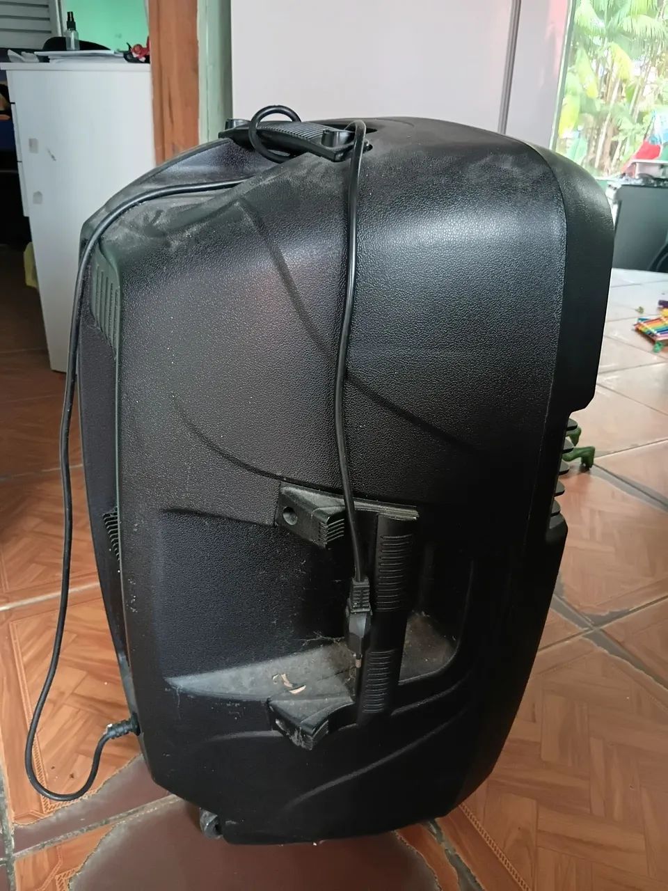 Caixa de som amplificadora 300 w nova com tripé  - Foto 2