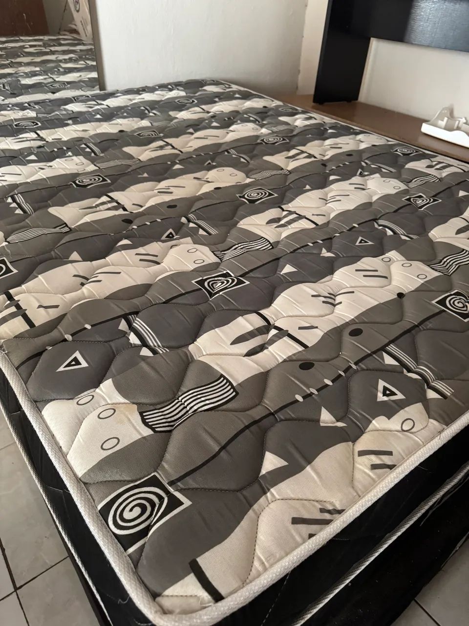 Vendo Sofá,Guarda roupa cama Box e mesa com dois bancos - Foto 4