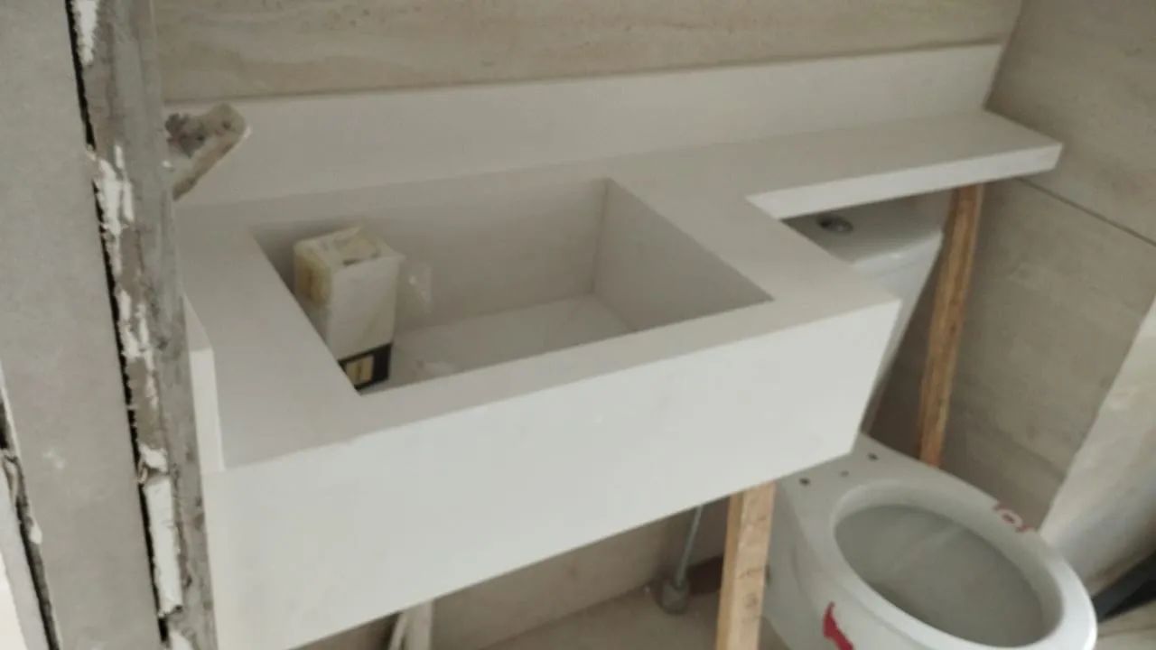 Pia de quartzo branco com Cuba esculpida 