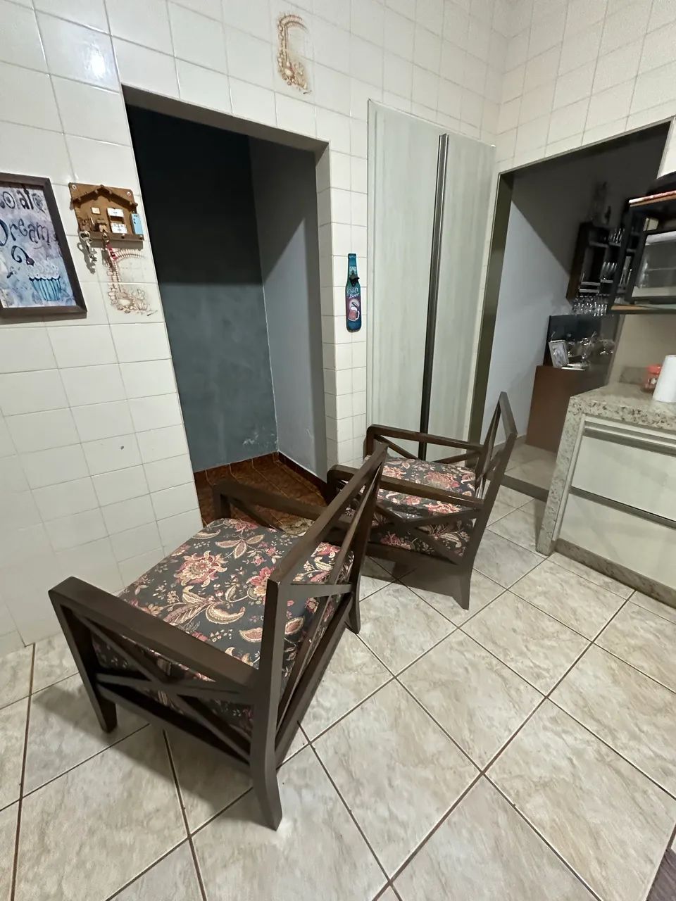 Vendo Cadeira Poltrona Estofada  - Foto 3
