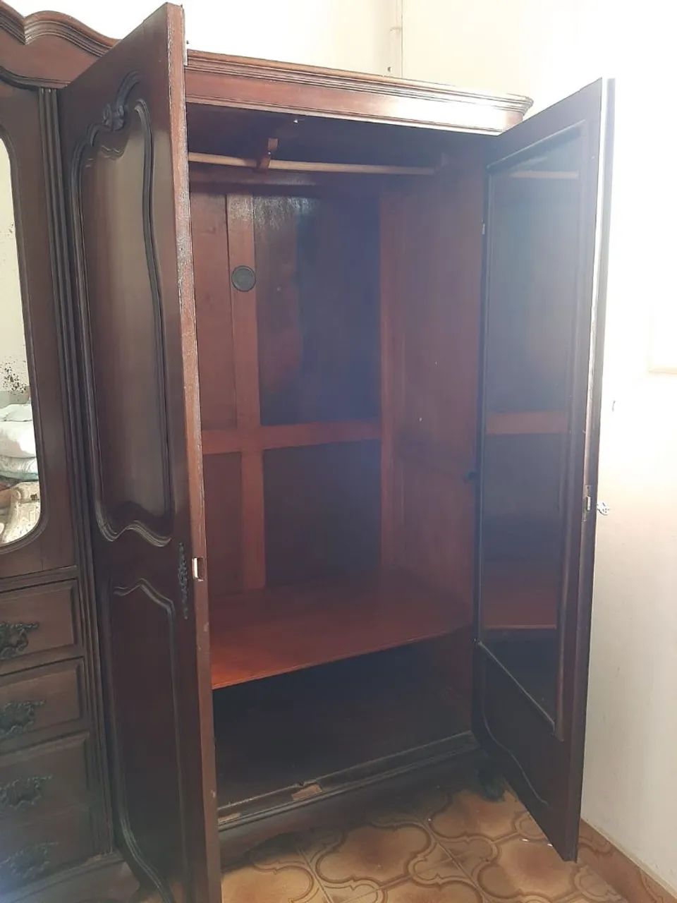 Vendo guarda roupa madeira  - Foto 4