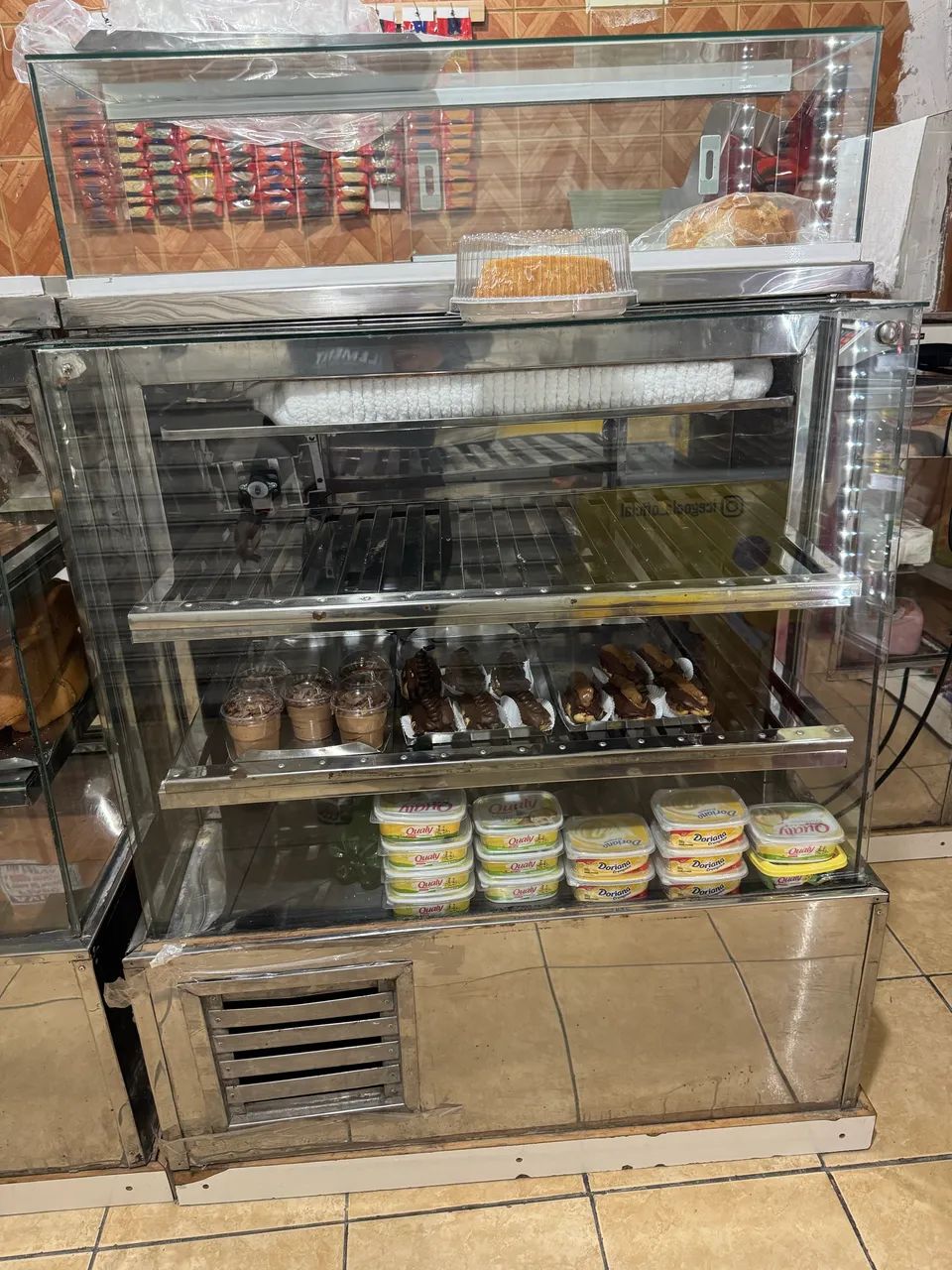 Expositor de doces gelado 