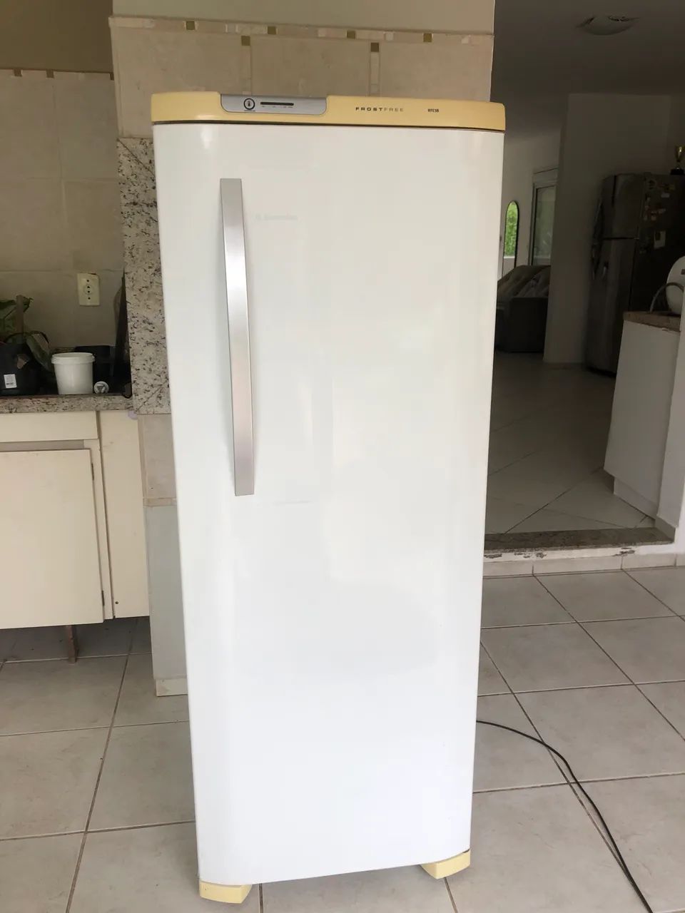 Geladeira frost free eletrolux