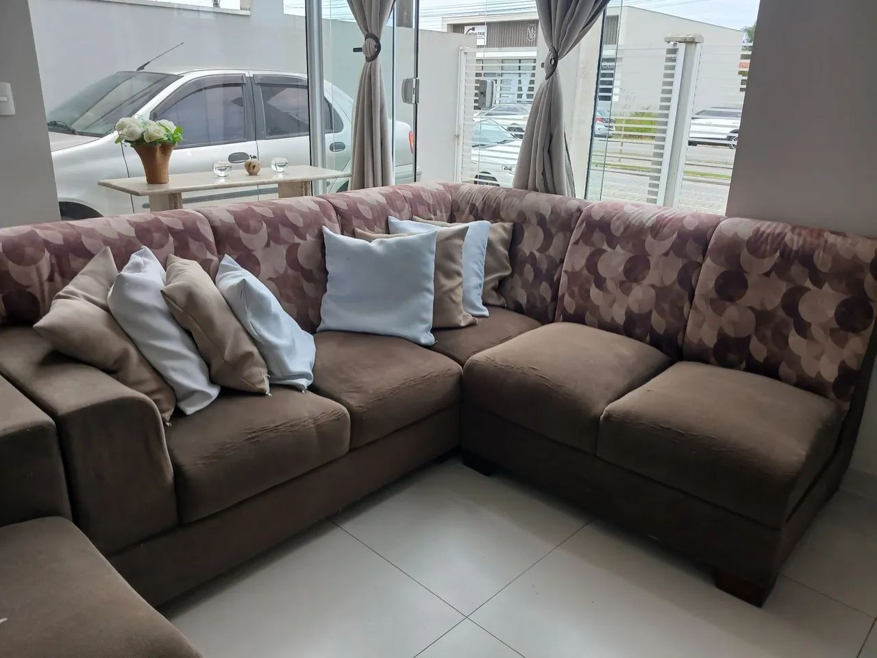 Vendo sofá 5 lugares + chaise - Foto 4