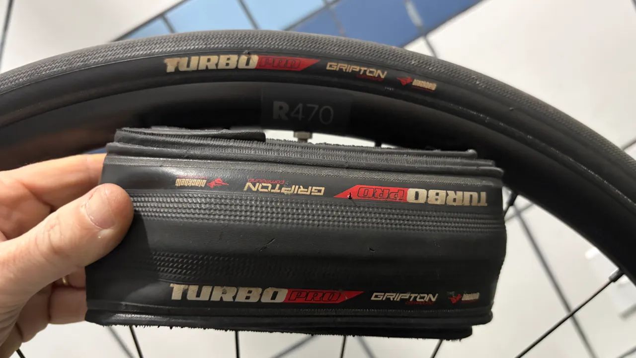 Par de Pneus Specialized Turbo Pro Gripton 700x26c - Ciclismo