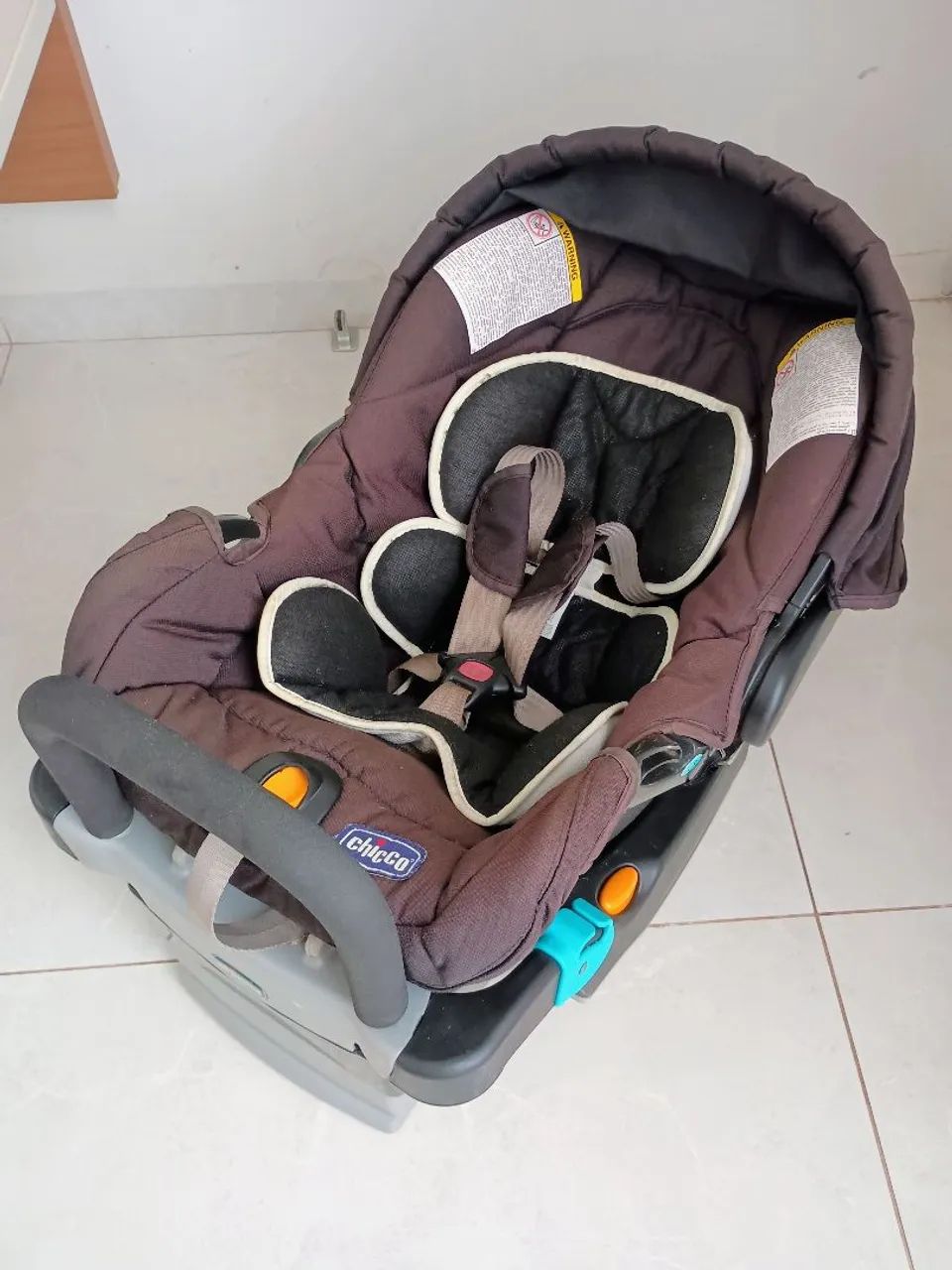 Bebê conforto marca Chicco com redutor  - Foto 2