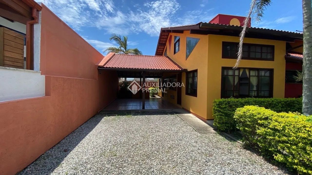 Apartamento mobiliado para locação na Lagoa da Conceição.