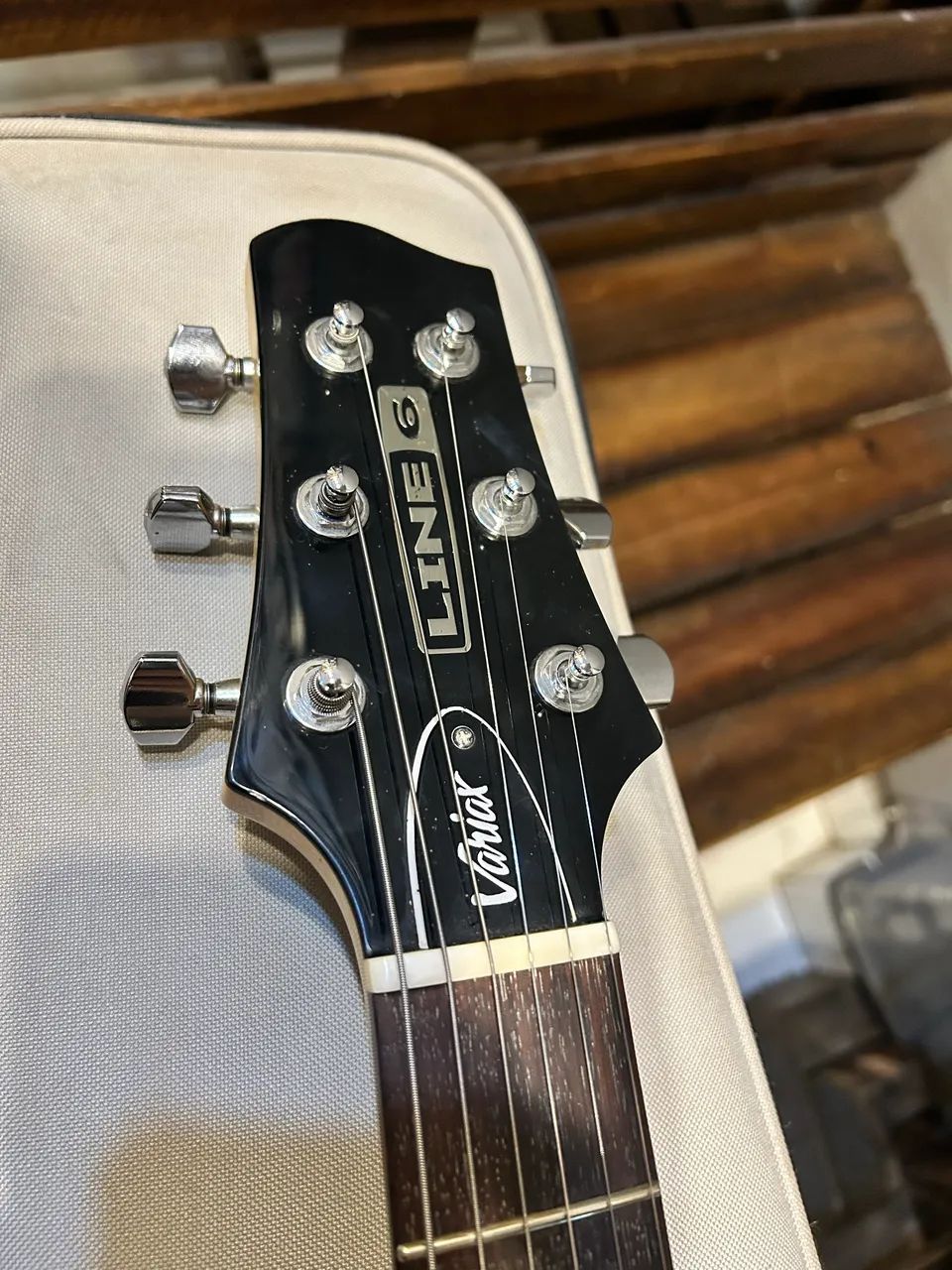 Guitarra Line 6 Variax 700 - Instrumentos musicais - Ceilândia Sul