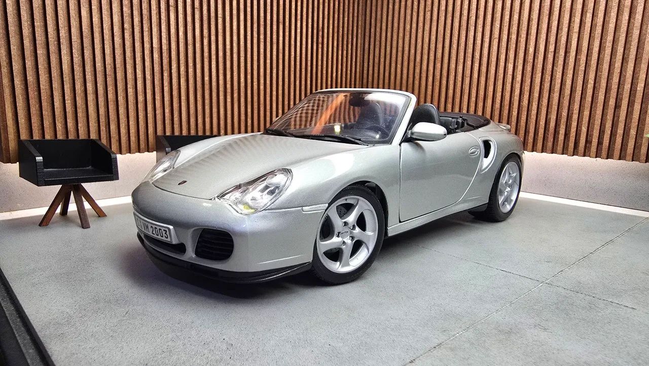Miniatura Porsche 911 Turbo Cabriolet Maisto 1/18 - Hobbies e