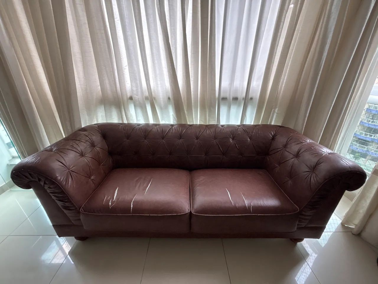 Sofá Chesterfield de 3 lugares 