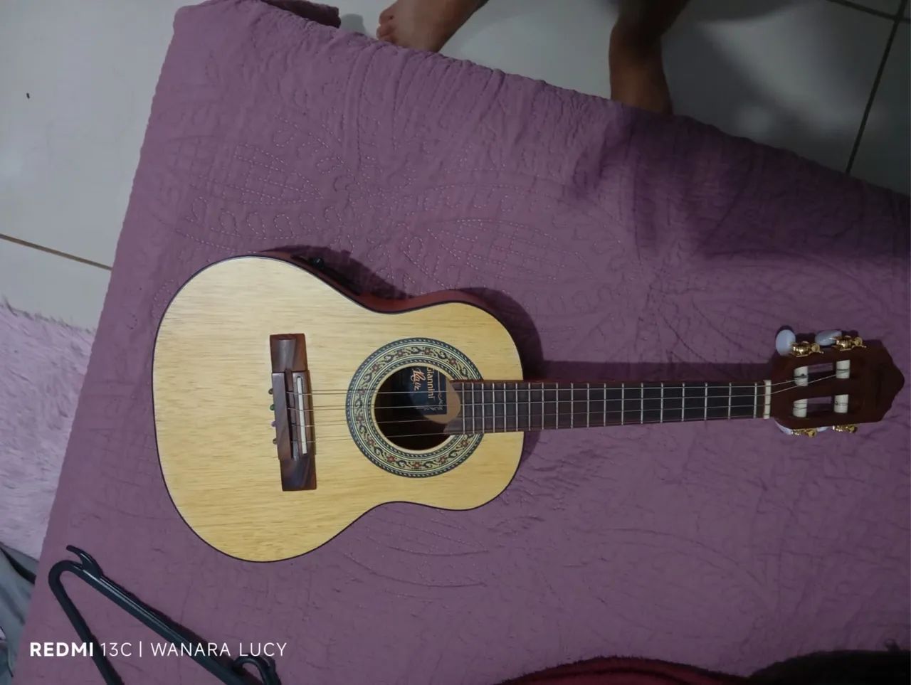 Cavaquinho elétrico 