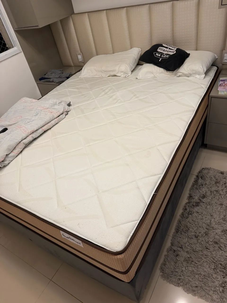 Cama queen nova