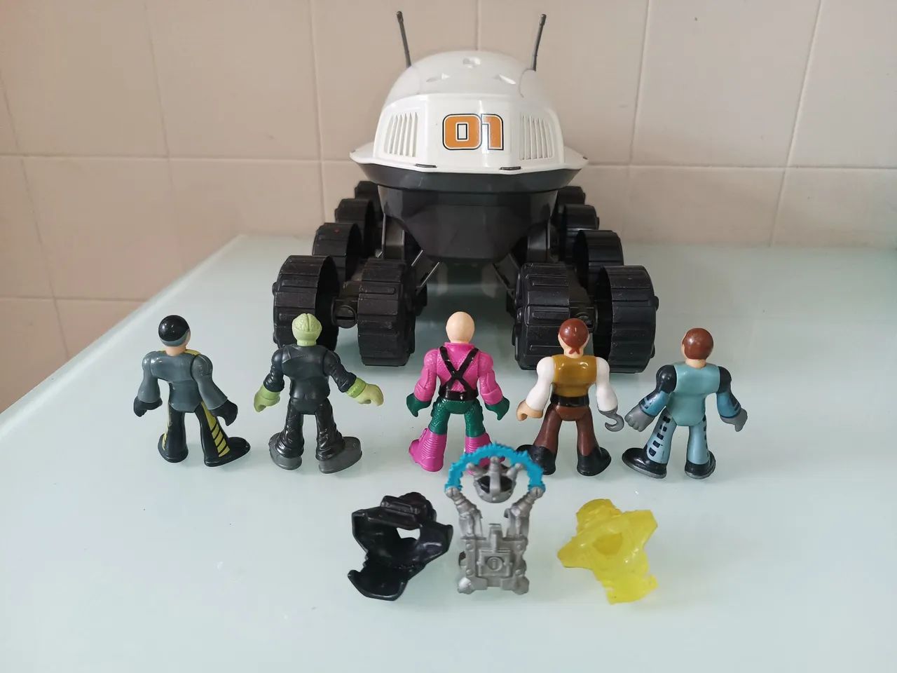 Carrinho Space Explore com bonecos - Foto 2