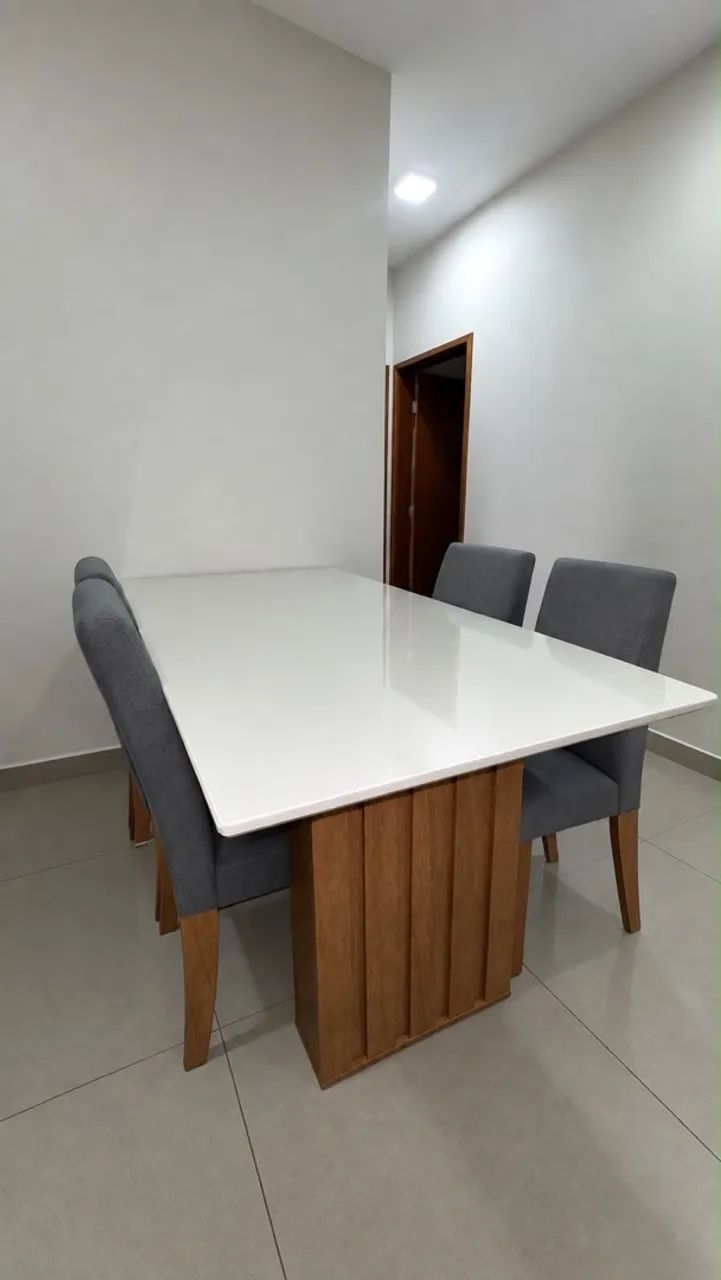 mesa com tampo de vidro com 6 cadeira
