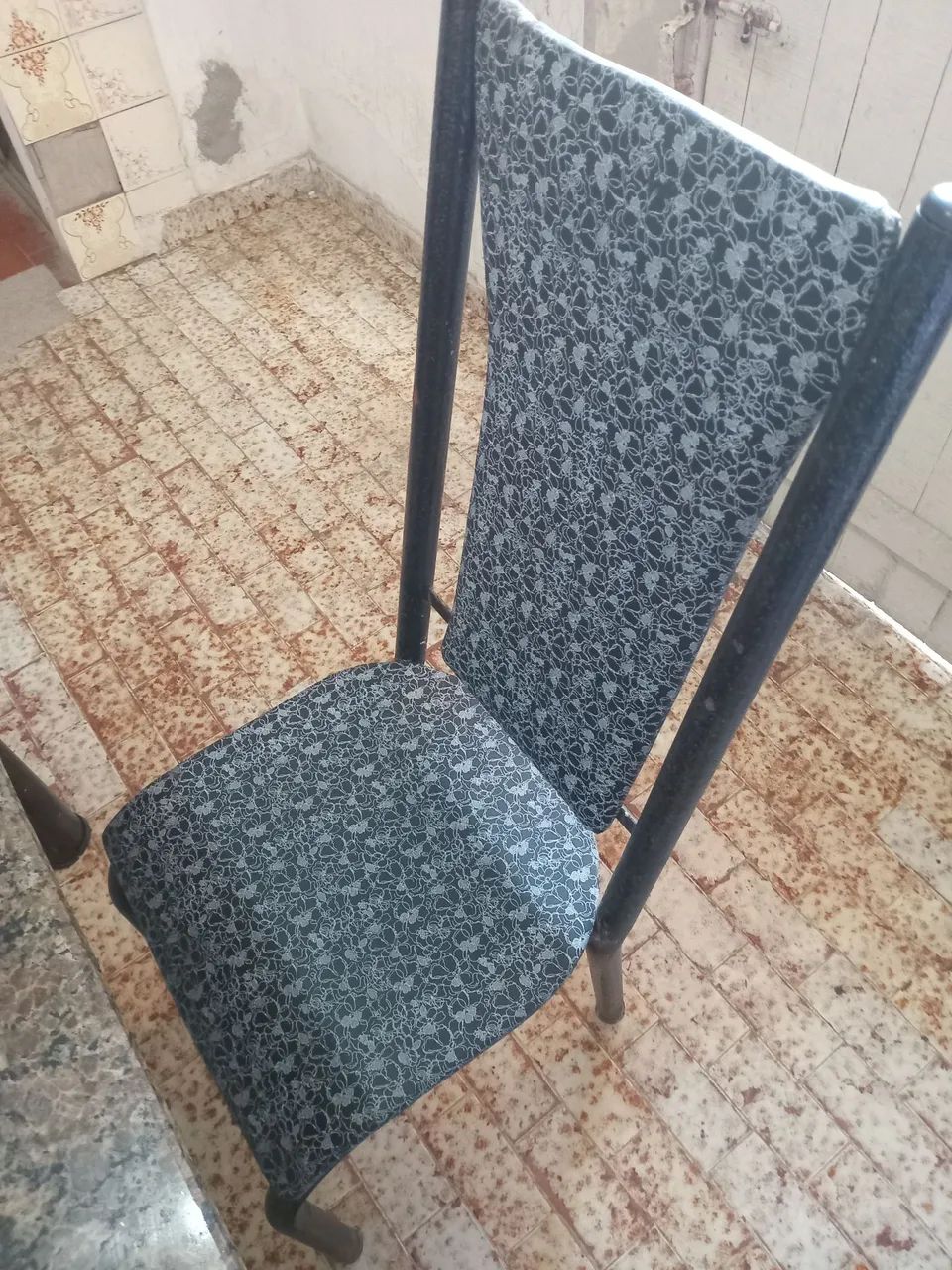 Mesa de mármore com um pedaço quebrado  - Foto 5
