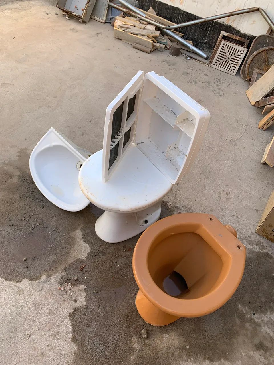 Vasos e pia e armário R$50,00 tudo - Foto 3