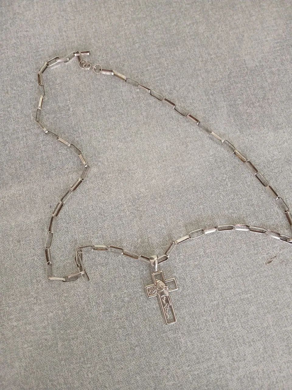 Correte de prata Cartier com cruzificio 