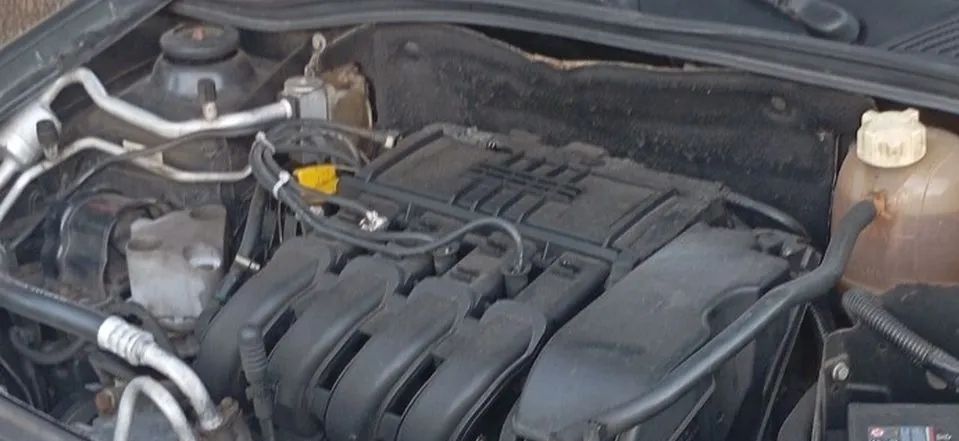 Renault Clio Sed.rl/auth.1.0/1.0 Hi-power 16V 4P 2003