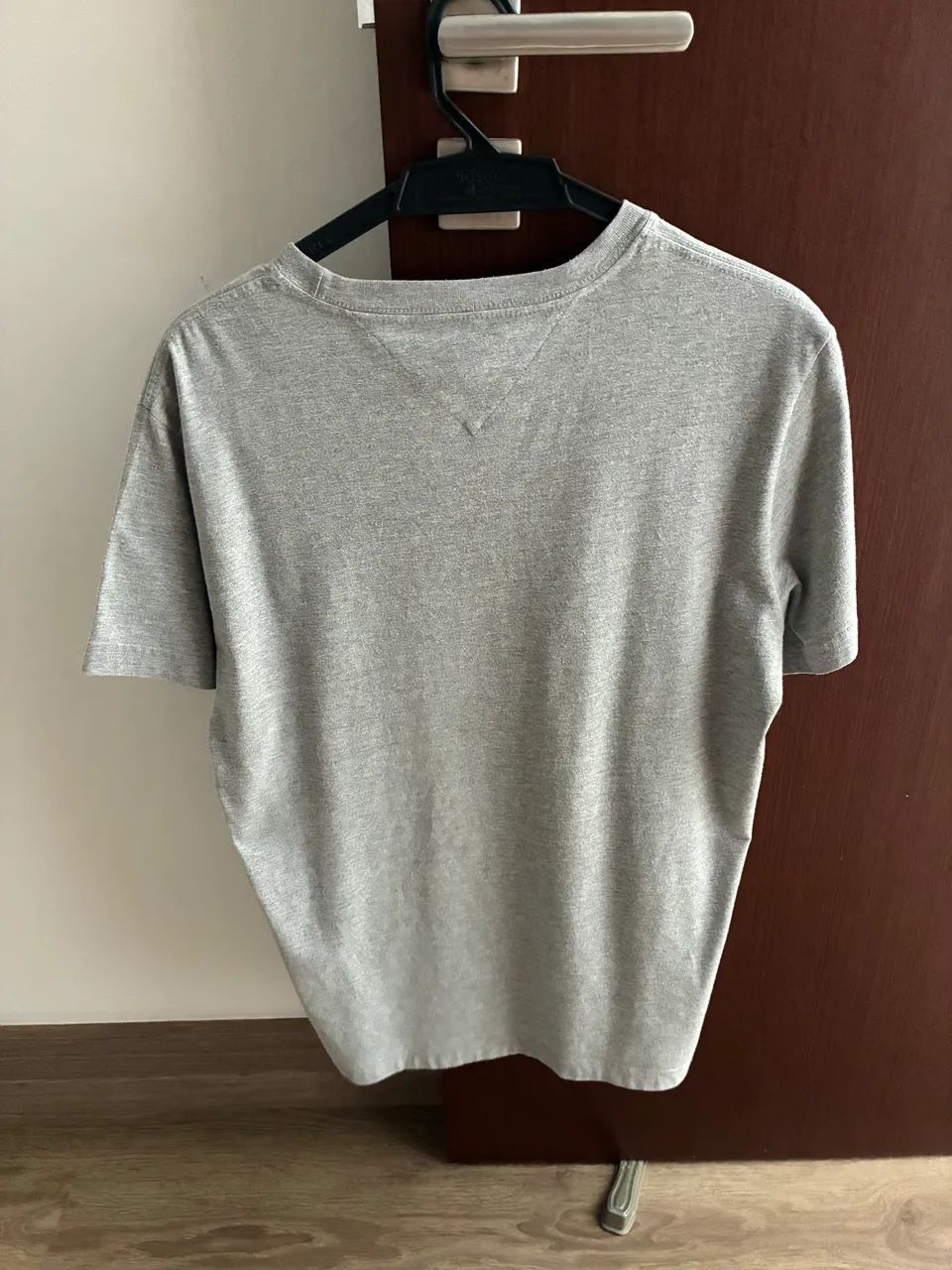 Camiseta tommy Hilfiger cinza , perfeito estado, P - Foto 3