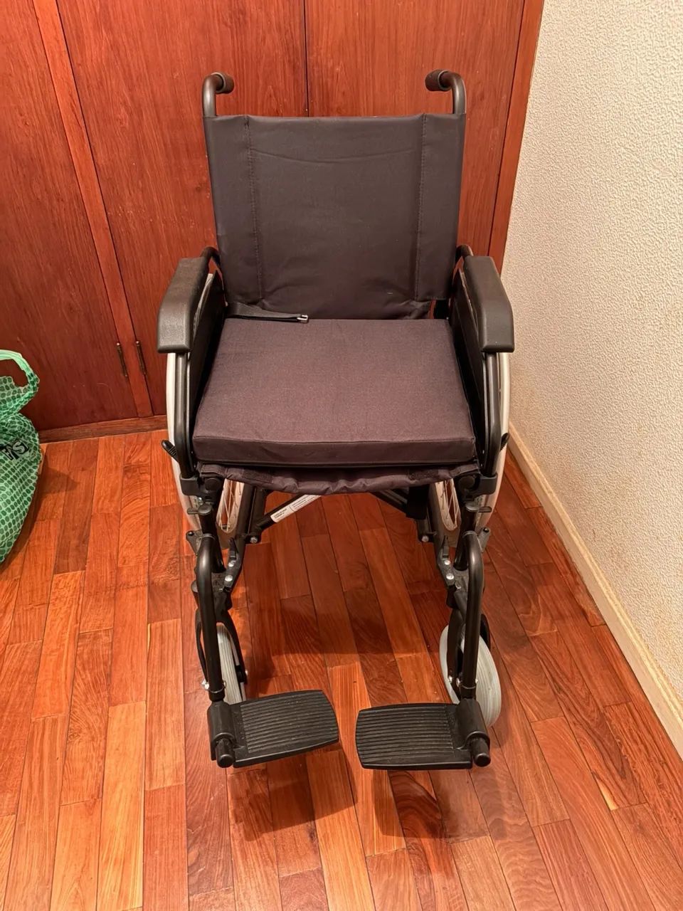 Cadeira de rodas NOVA hidrolight 44cm até 125 Kg - Foto 3
