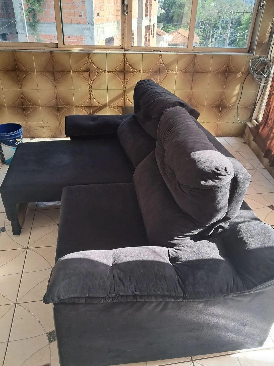 Vendo sofá preto retrátil de 2 lugares 