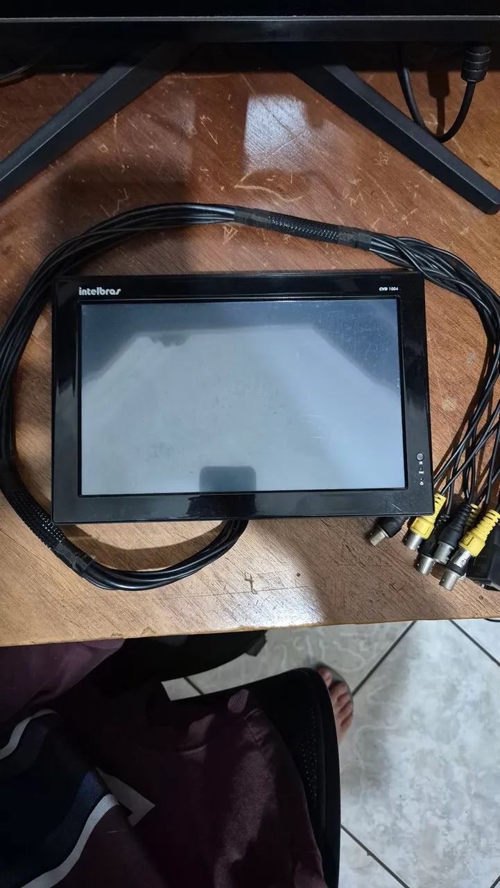 Monitor/Display touchscreen Intelbras CVD 1004 <br><br>CFTV - Usado, sem caixa