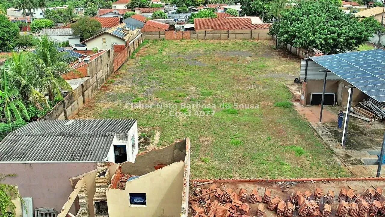Alugo terreno medindo 2 mil m²