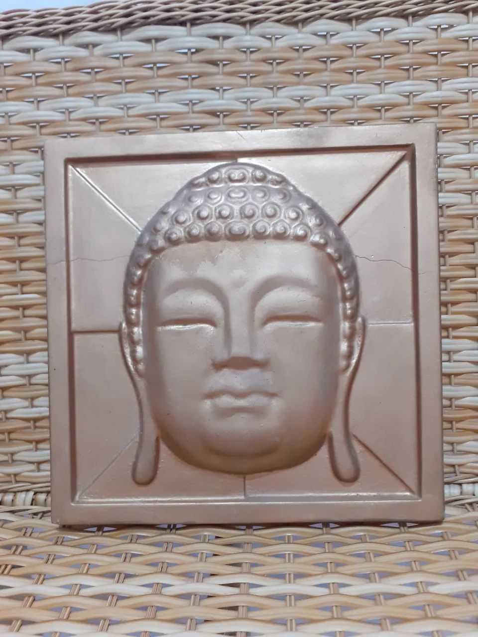 PLACA GESSO COM ROSTO DE BUDA 