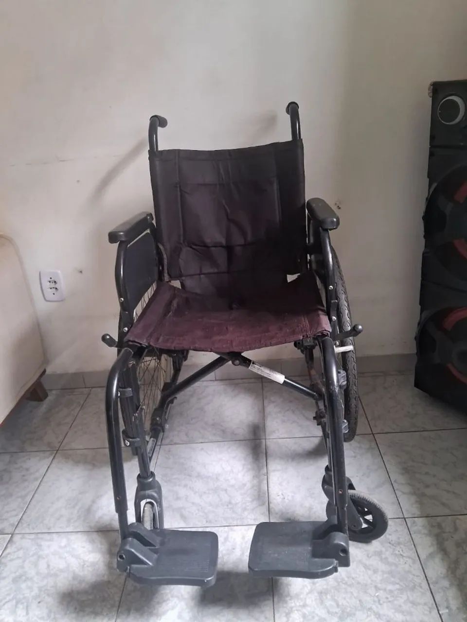 Cadeira de rodas semi nova e de banho nova - PCD - Foto 2